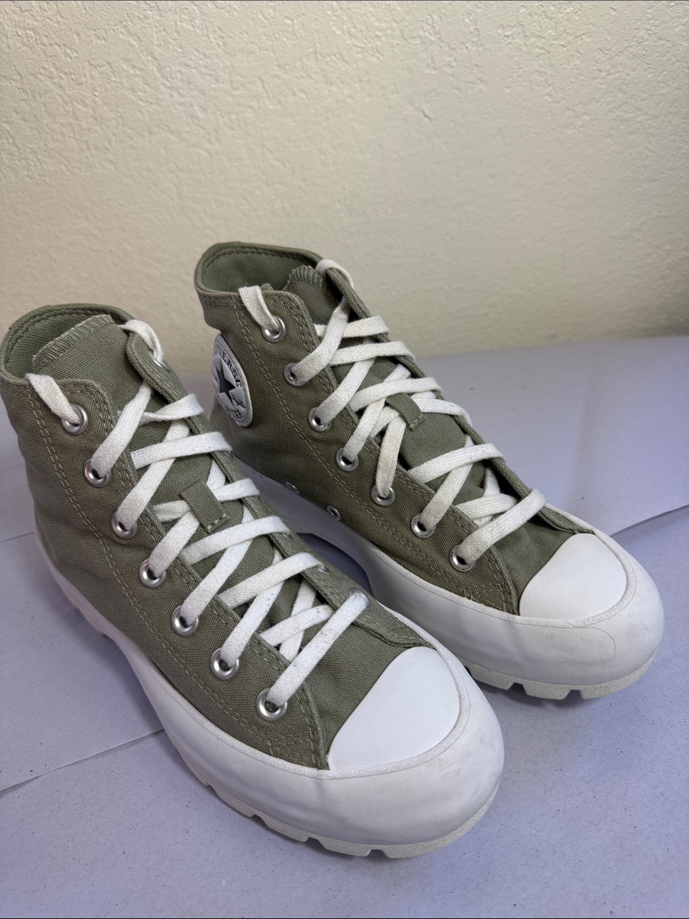Converse  all Stars Women’s High Top Sneakers in Olive Green.